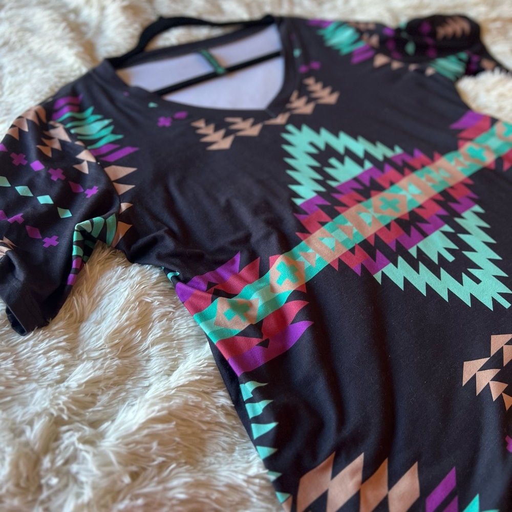 V-Neck Short Sleeve Top with Teal & Purple Aztec Print - Black - Picture 3 of 3